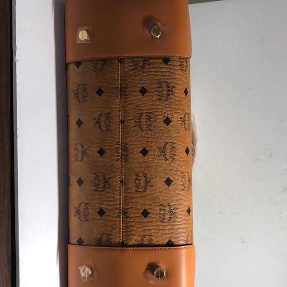 München Tote in Cognac Visetos XL Tote NWT - Picture 7 of 7